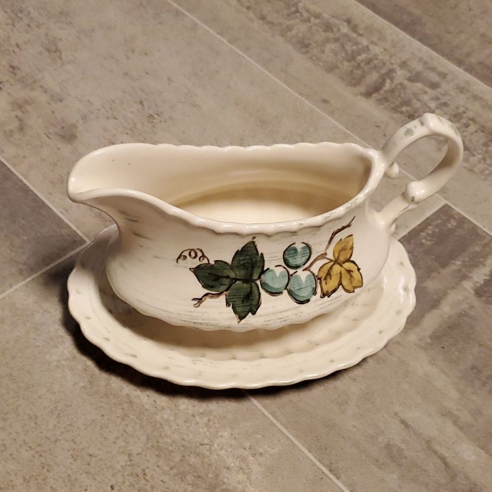 EUC Vintage Small Ivory Gravy Boat